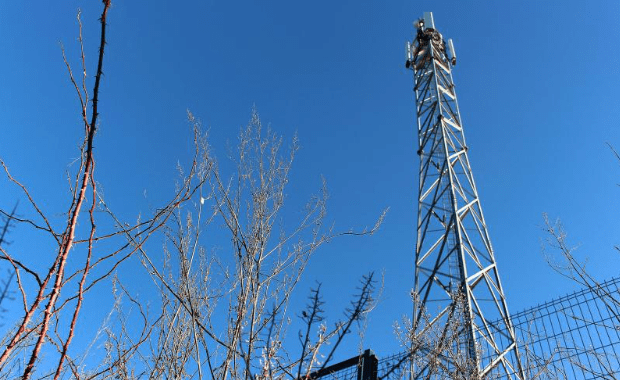Mazeyrat d’Allier - L'antenne est construite à 250 mètres de l'exploitation