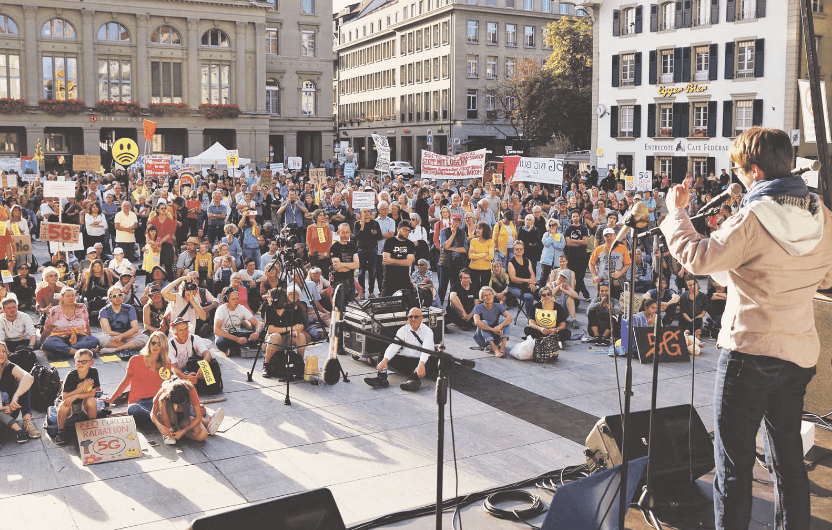 Dank dem sog. Antennen-Alarm von Rebekka Meier, der Präsidentin von «Schutz vor Strahlung», wurden mehr als 1'500 Einsprachen gegen 5G-Antennen eingereicht, womit der weitere Ausbau praktisch stillsteht.