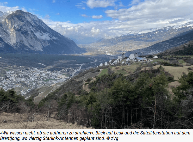 Blick auf Leuk und die Satellitenstation auf dem Brentjong, wo vierzig Starlink-Antennen geplant sind